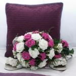 The bride's bouquet and shoes